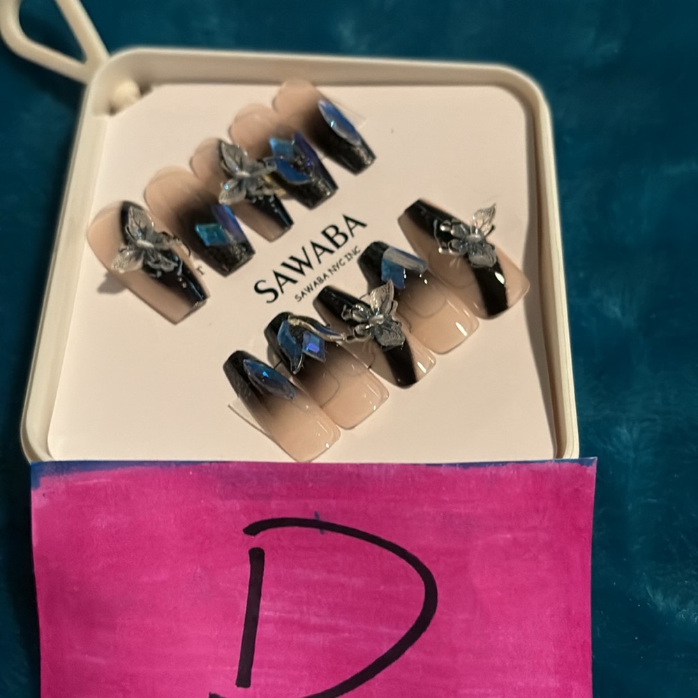 PRESS-ON NAILS - Picture 5 of 5